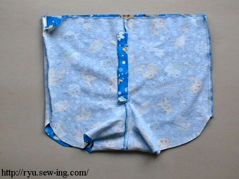 脇と股下を縫う