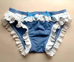 レースつきパンツ