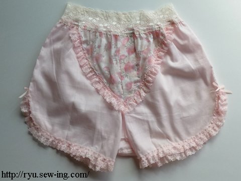 ピンクのトランクス