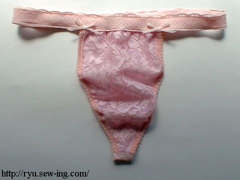 ピンクのビキニ