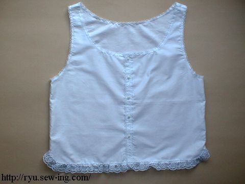 控えめなレース飾り