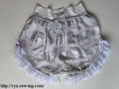 太い縞に花模様