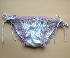 紐結びビキニ