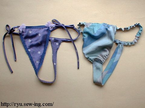 ネクタイ製ビキニ